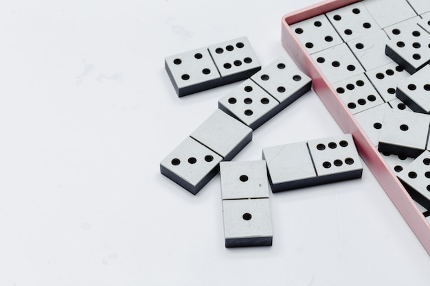 Gros plan du jeu de domino