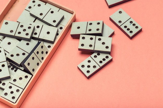 Gros plan du jeu de domino