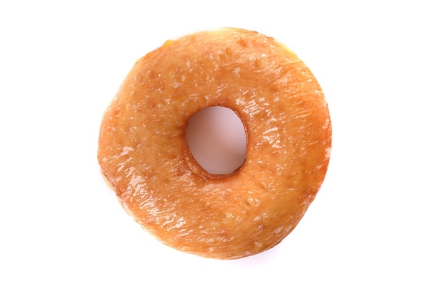 Un gros plan du pain sur fond blanc