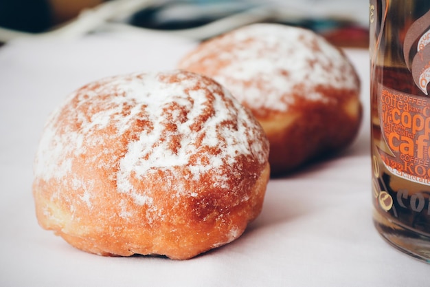 Un gros plan du pain sur la table