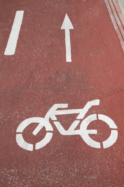 Gros plan du symbole de la piste cyclable