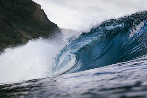 Un gros plan extrême des vagues marines