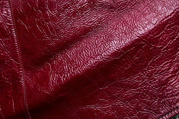 Gros plan d'un fond de texture de cuir rouge.