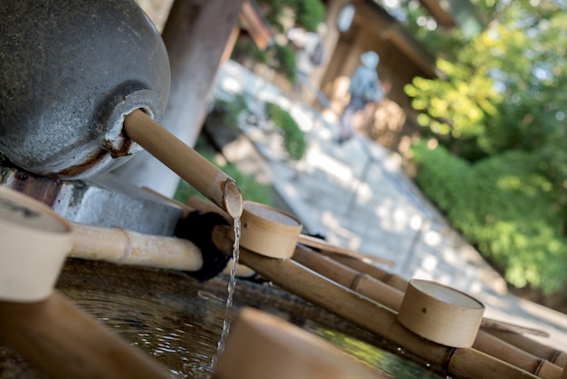 Gros plan d'une fontaine à eau