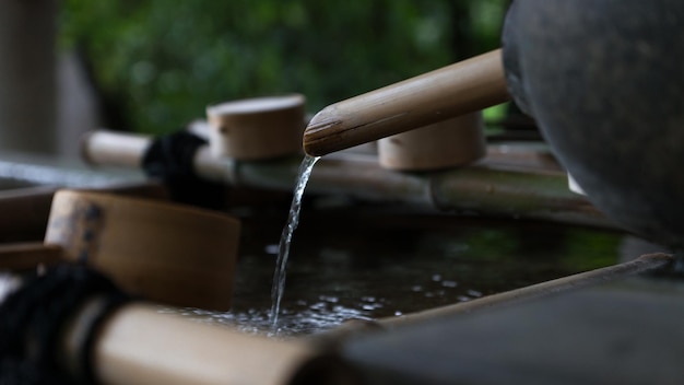 Gros plan d'une fontaine à eau