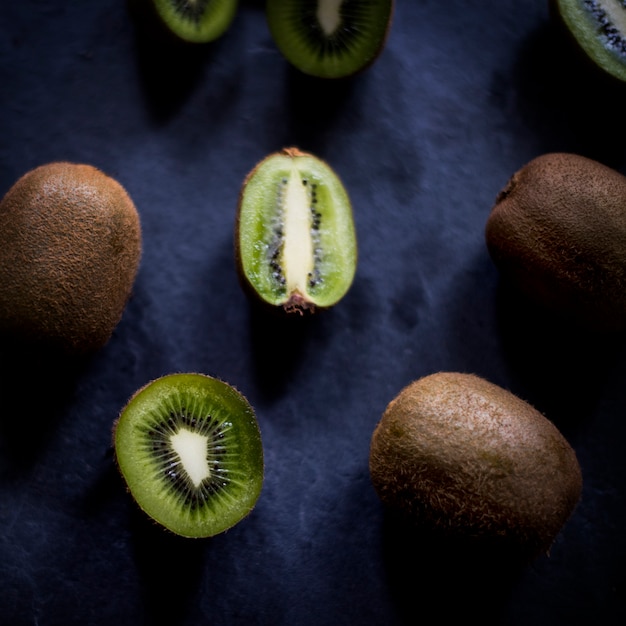 Gros plan de fruits frais aux kiwis