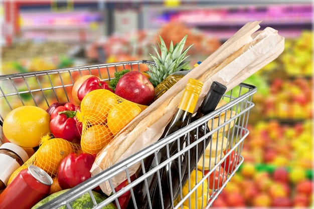 Gros plan de fruits frais sur fond de magasin