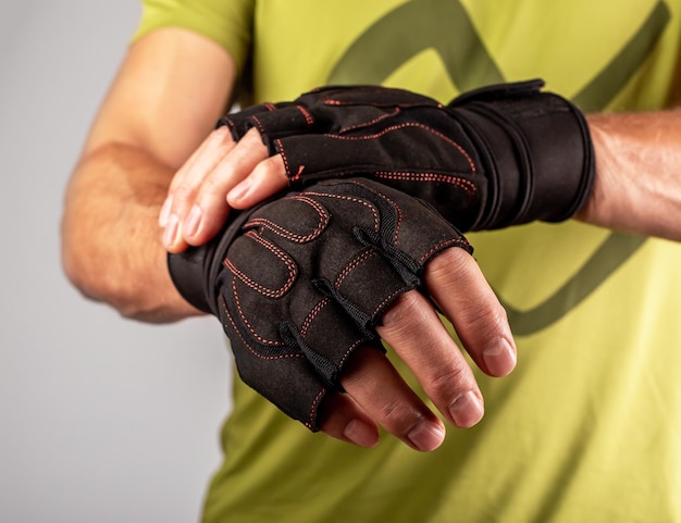 Photo gros plan des gants d'entraînement sport