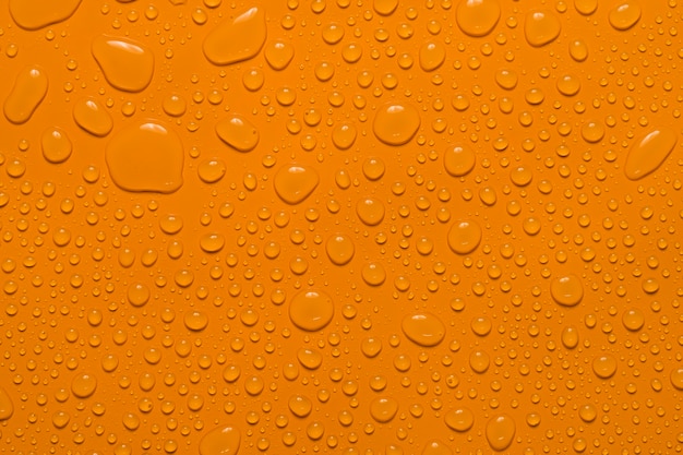 gros plan goutte d'eau fond orange