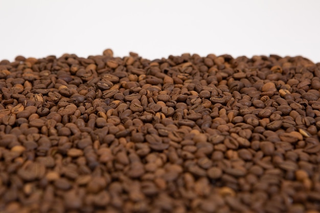 Gros plan de grains de café aromatiques