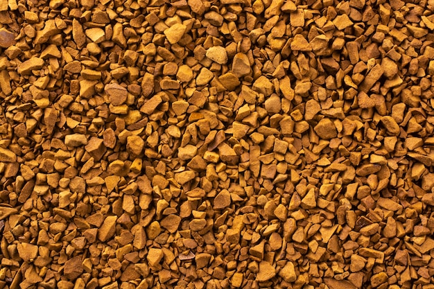Gros plan sur les granulés de fond de café instantané