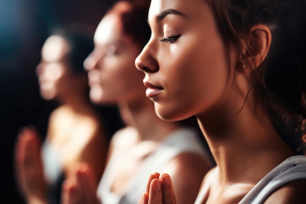 Gros plan d'un instructeur de yoga menant ses élèves dans un cours de yoga créé avec l'IA générative