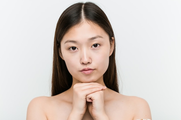 Gros plan d'une jeune femme asiatique belle et naturelle