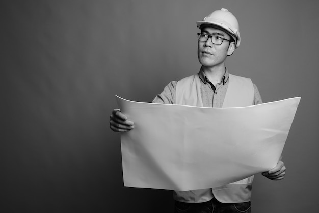 Gros plan, de, jeune, homme asiatique, ouvrier construction, porter lunettes