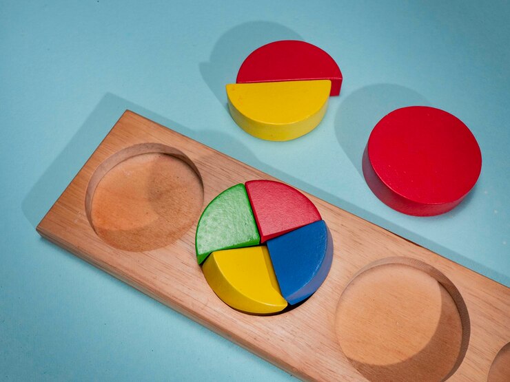 Gros plan sur des jouets d'enfants colorés pour l'éducation