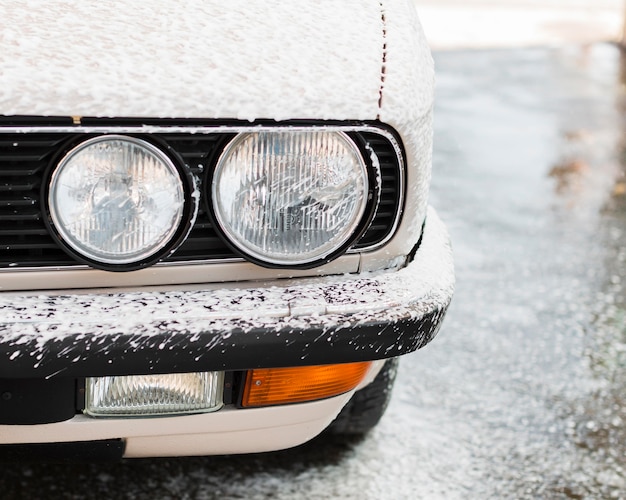 Photo gros plan de lavage de voiture avec de la mousse