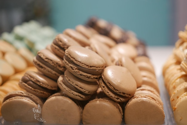 Gros plan de macaron saveur chocolat