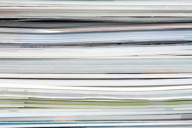 Gros plan des magazines empilés