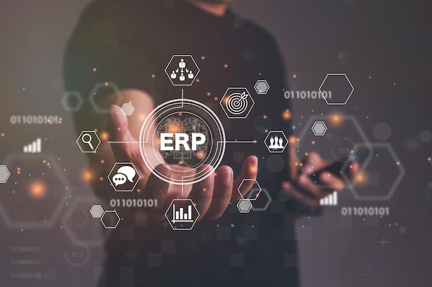 Gros plan sur une main d'homme d'affaires tenant à l'ERP Corporate Company Management Business Internet Technology Concept.