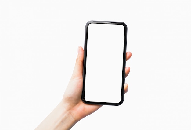 Gros plan d'une main tenant un smartphone noir isolé sur blanc.