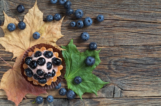 Gros plan de mini tarte aux myrtilles