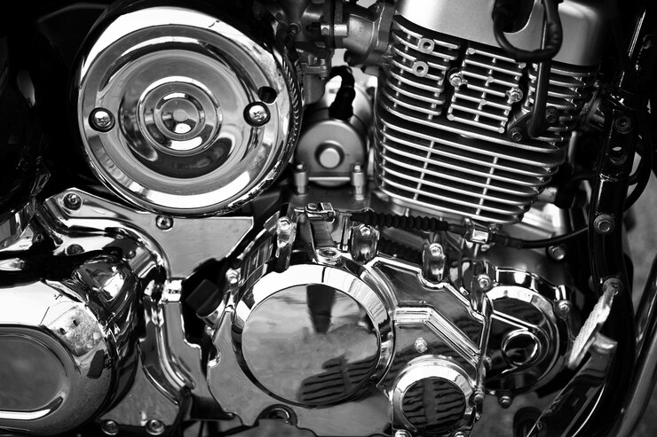 Photo gros plan sur la moto. beaux détails chromés. photographie en noir et blanc