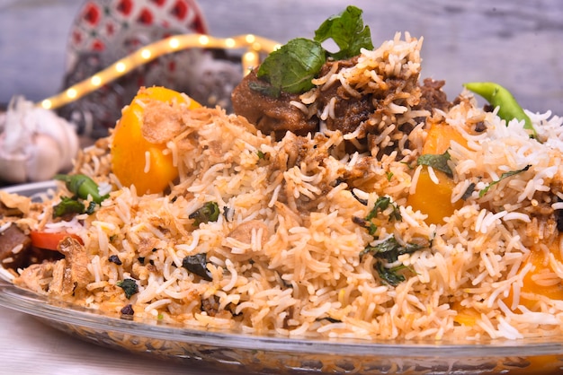 Gros plan sur la nourriture biryani de style pakistanais