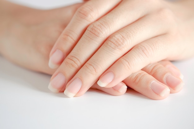 Gros plan de l'ongle des femmes Concept de soins de santé de l'ongle