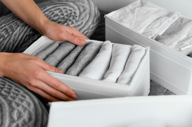 Gros plan organiser des sous-vêtements masculins
