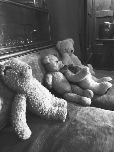 Un gros plan d'ours en peluche antique