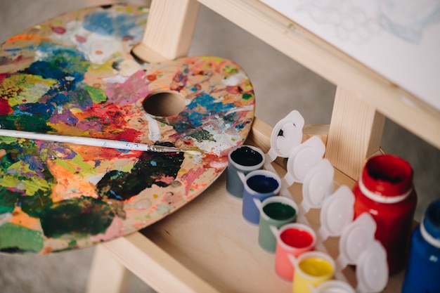 Gros plan de la palette d'artistes