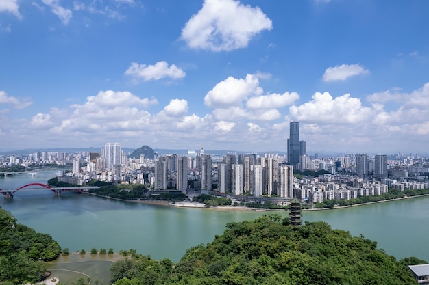 Gros plan de la photographie aérienne du paysage de la ville de Liuzhou en Chine