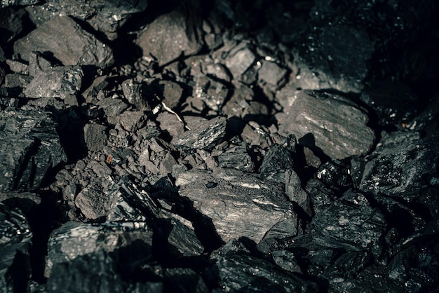 Gros plan de pierres de charbon noir Fond publicitaire solide
