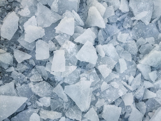 un gros plan d'une pile de cubes de glace