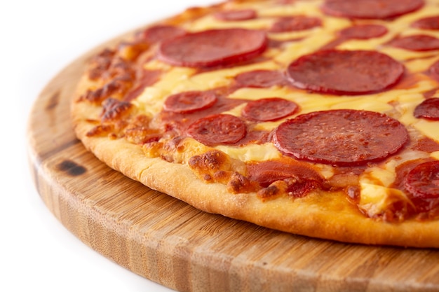 Gros plan de pizza au pepperoni italien