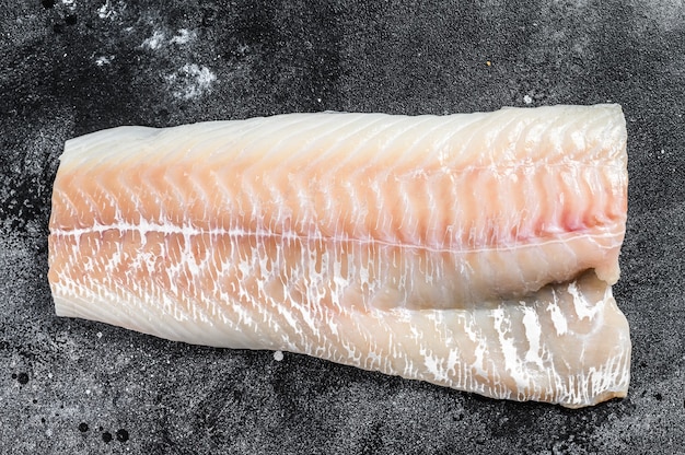 Gros plan de poisson frais cru sur la table