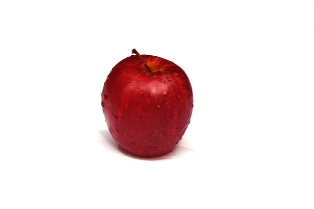 Photo un gros plan de la pomme sur un fond blanc