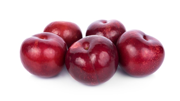 Un gros plan de la pomme sur un fond blanc