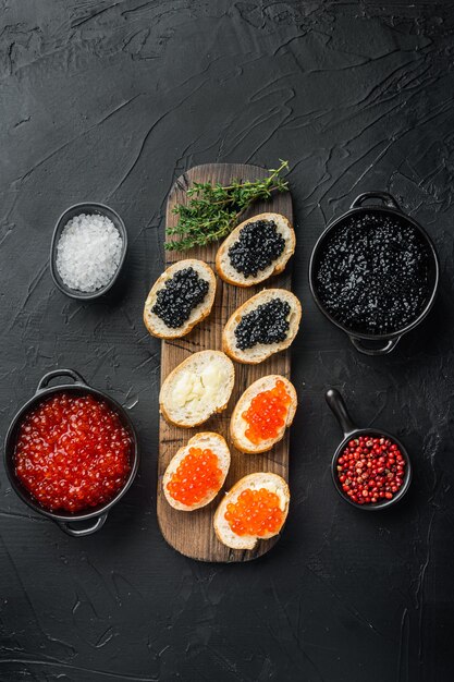 Gros plan sur des pots avec un délicieux caviar