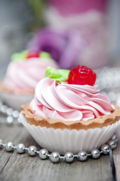 Gros plan, rose, petit gâteau, glaçage