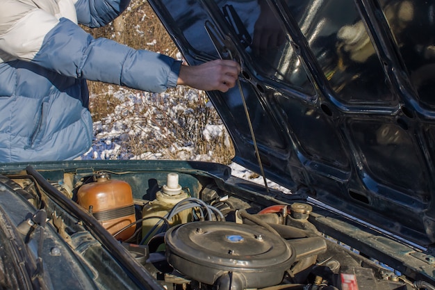 Gros plan, saleté, détail, vieux, moteur, voiture, garage