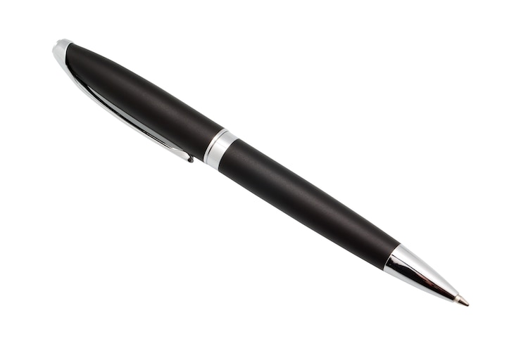 Photo gros plan sur stylo métallique isolé