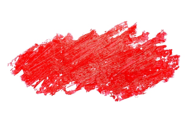 Gros plan sur une tache ou un frottis de rouge à lèvres isolé sur fond blanc.