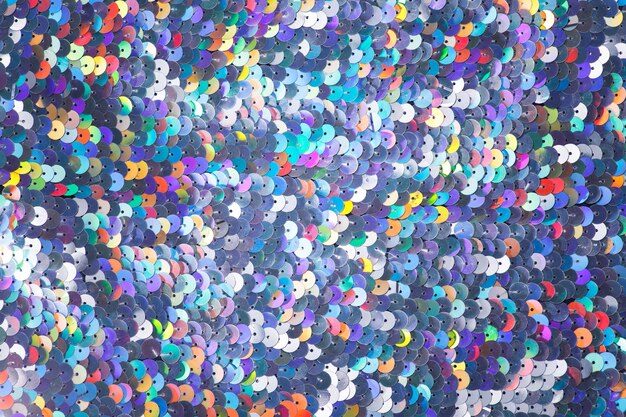 Gros plan d'un tissu à paillettes multicolores brillant