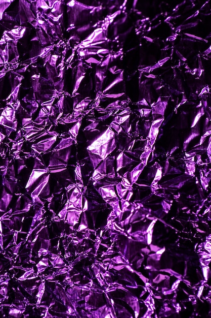 Gros plan sur un tissu violet étincelant