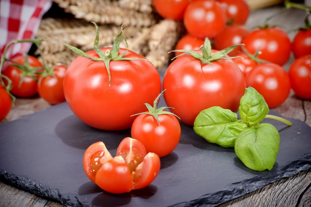 Gros plan, tomates rouges