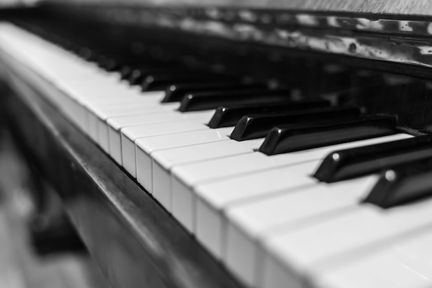 Gros plan sur les touches du piano Instrument de musique en photo noir et blanc