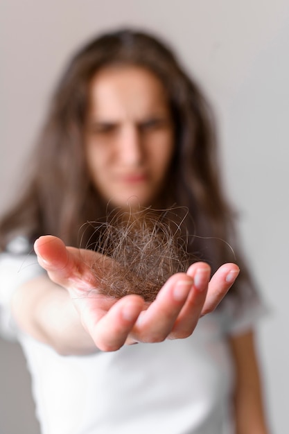 Photo gros plan, touffe de cheveux emmêlés