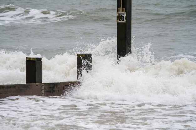 Photo un gros plan des vagues de la mer