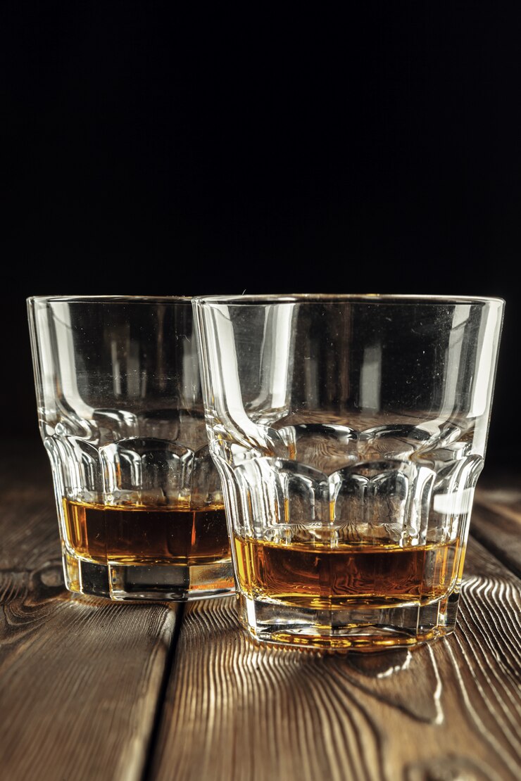 Photo gros plan, verres, whisky